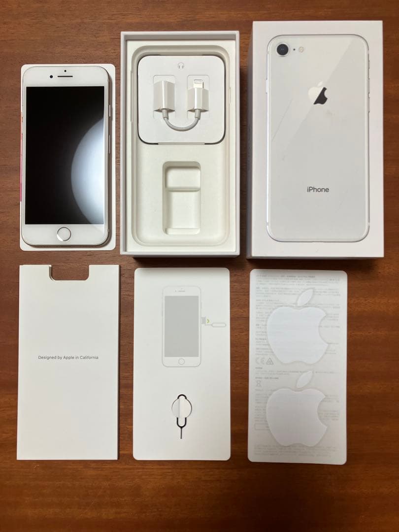 iPhone 8 シルバー（ホワイト）64GB SIMフリー 付属品付