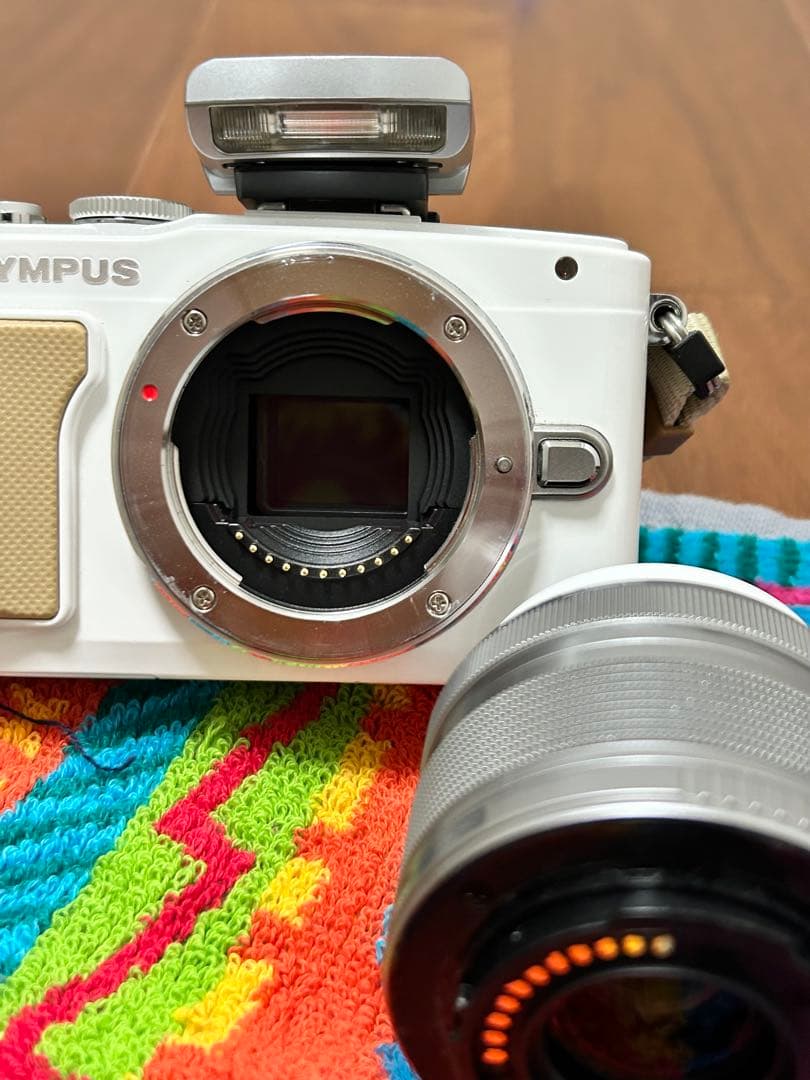 OLYMPUS ミラーレス一眼 ホワイト