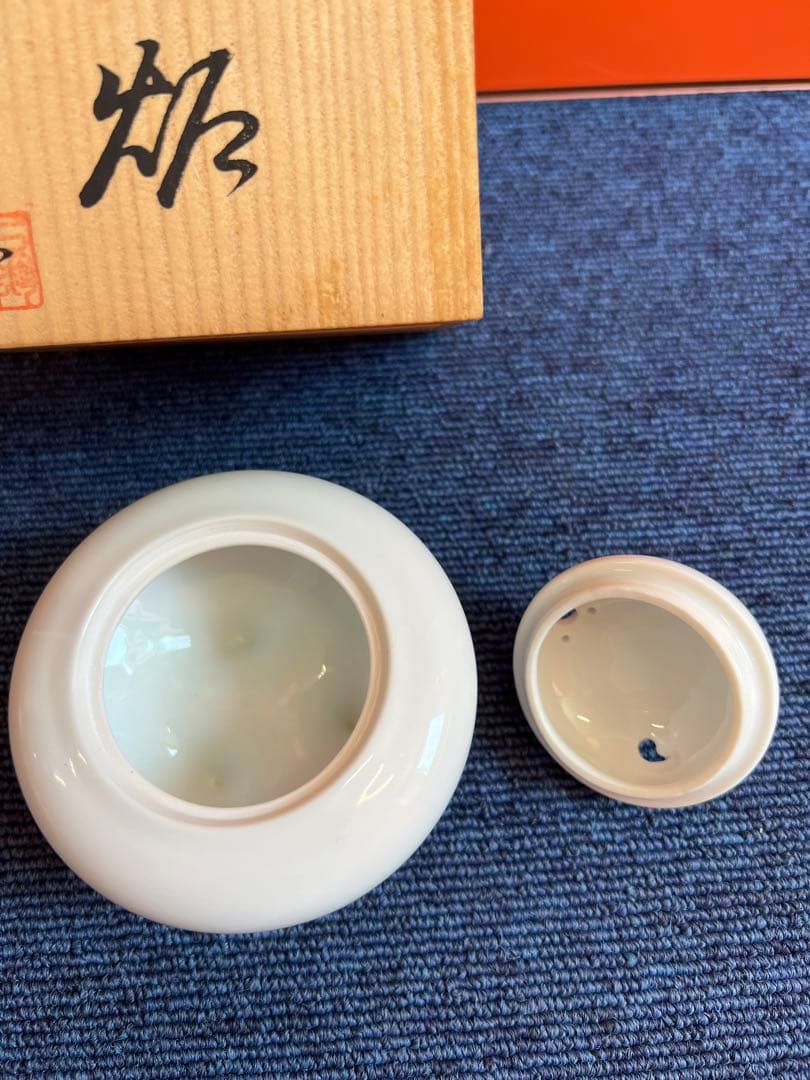 854  白磁　獅子　香炉　未使用