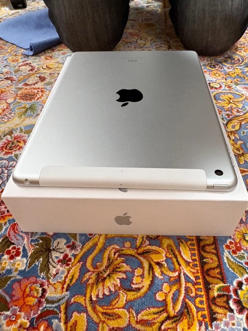 美品❗️iPad 第6世代 32GB Wi-Fi＋Cellularモデル