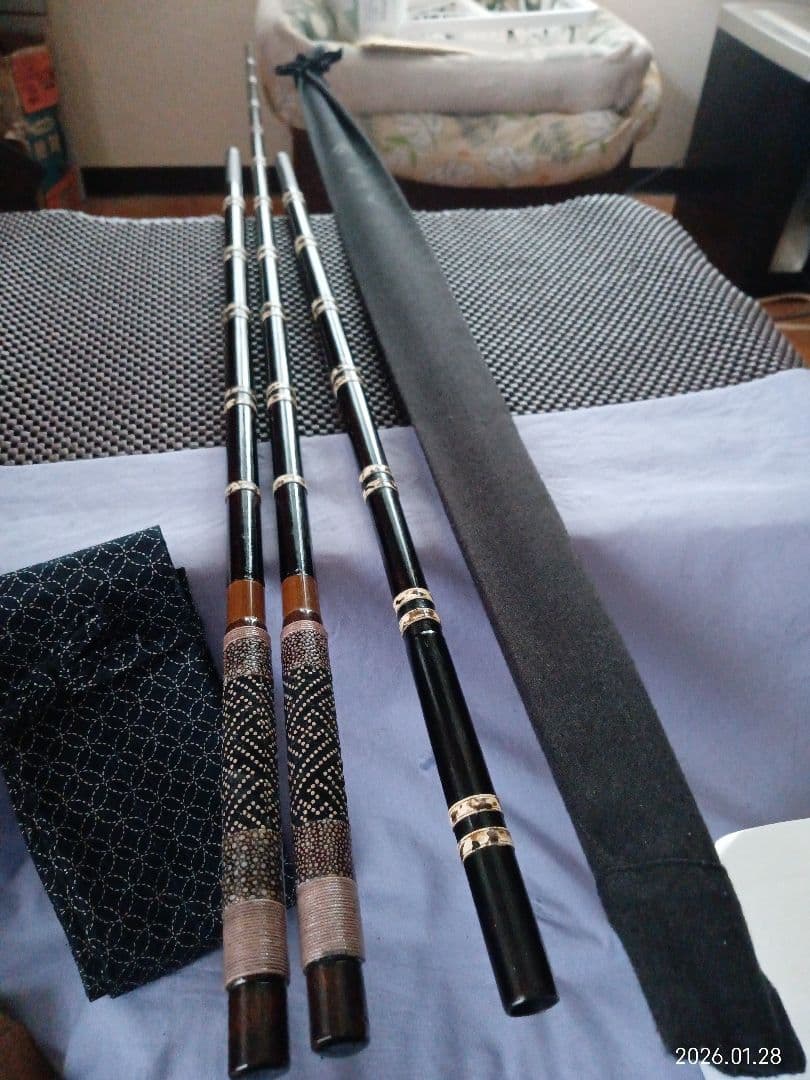 カーボン総塗り竿掛け二本物鮫皮&綾形カスタム玉ノ柄セット・へら竿・へら鮒・竿掛