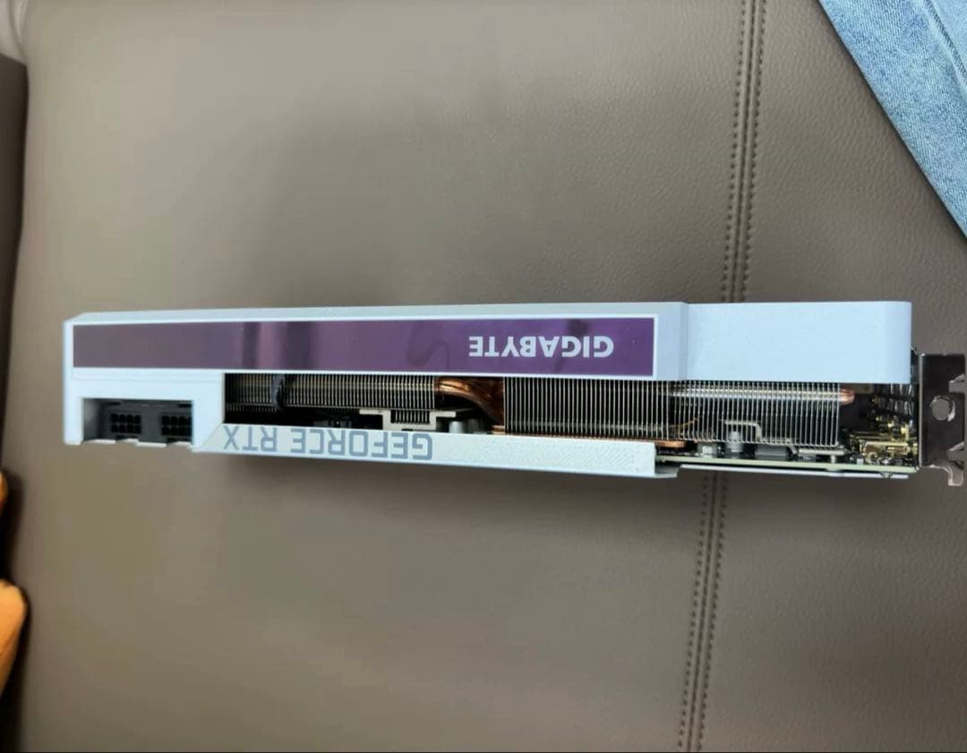 Gigabyte rtx 3080 20GB v isi on OC