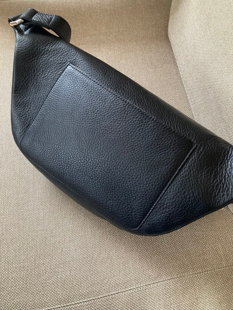 ch!iii チー　レザーボディバッグ　黒