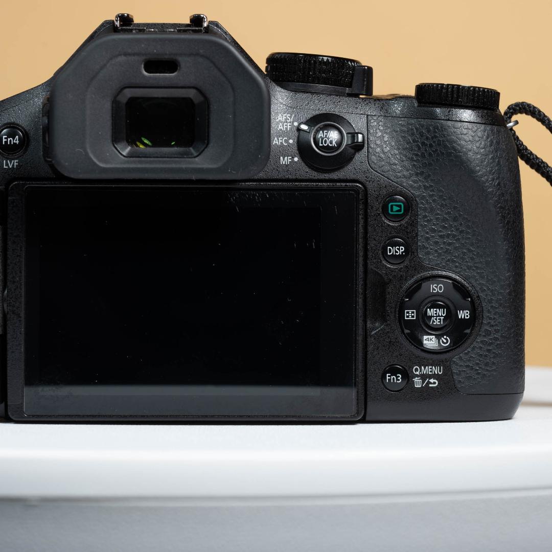 Panasonic LUMIX DMC-FZ300 LEICAレンズ搭載