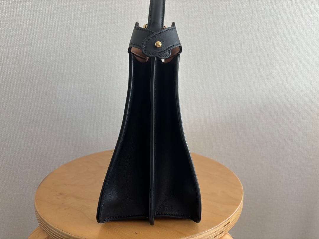 FENDI フェンディ ピーカブー アイシーユー ISeeU ミディアム