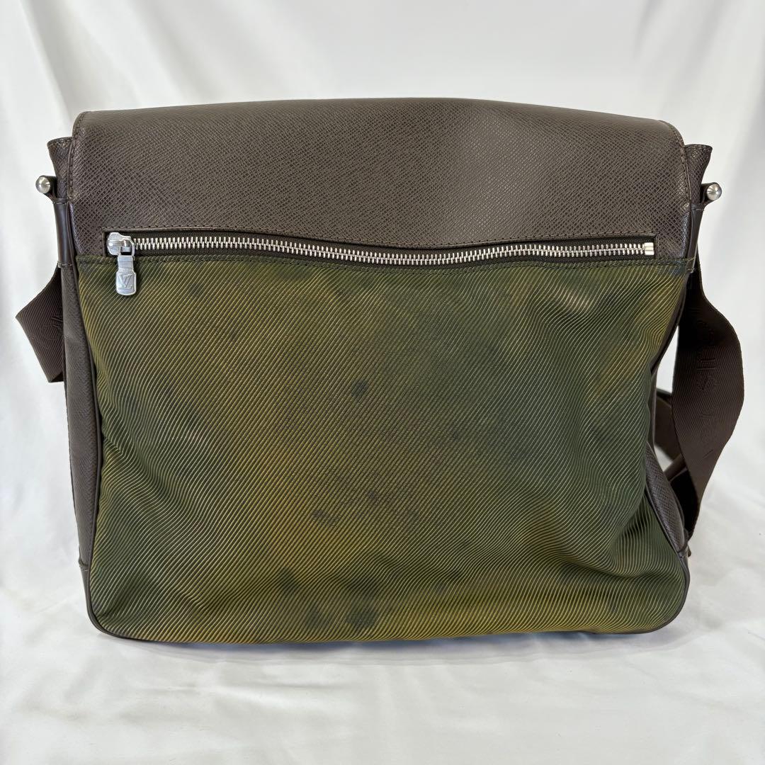 ルイヴィトン　ヴィクトール　タイガ　メッセンジャーバッグ　M30142