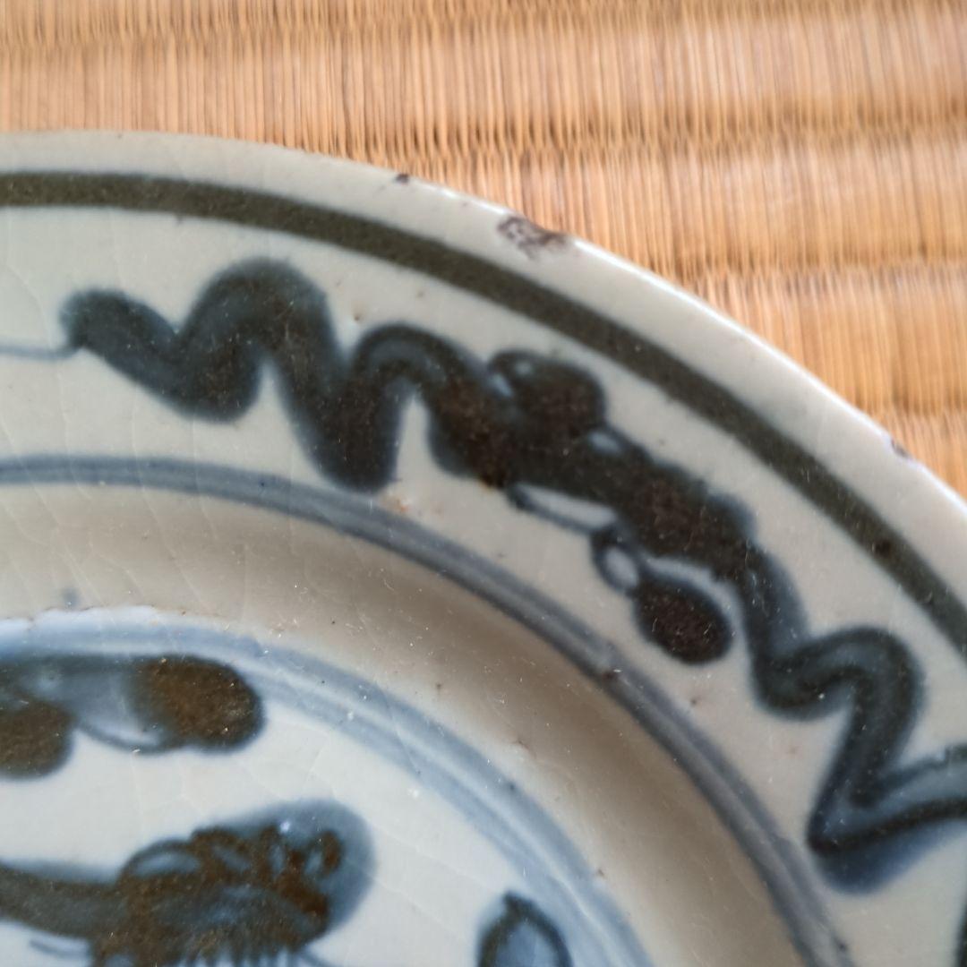 青い花と動物の陶器平皿　呉須手　皿　骨董品　古美術