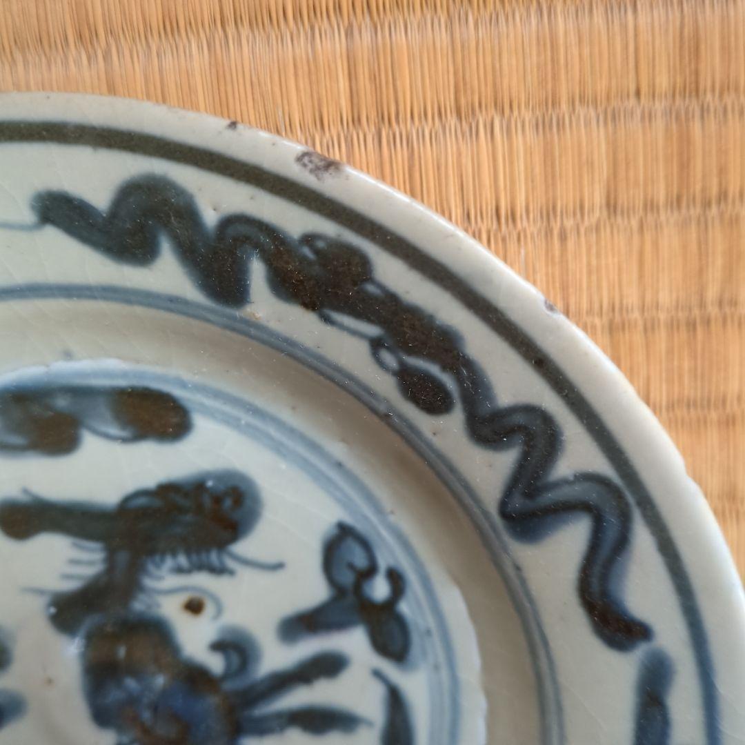 青い花と動物の陶器平皿　呉須手　皿　骨董品　古美術