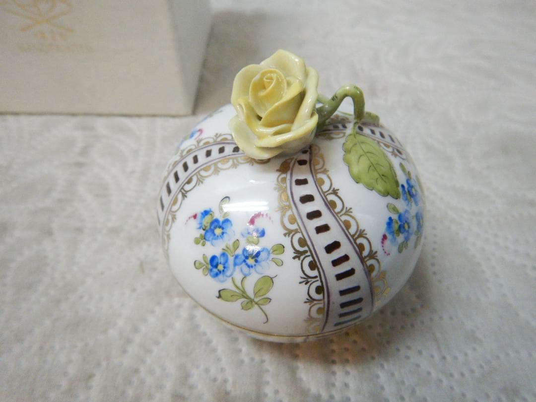 Herend ヘレンド　陶器 置物 花飾り　小物入れ