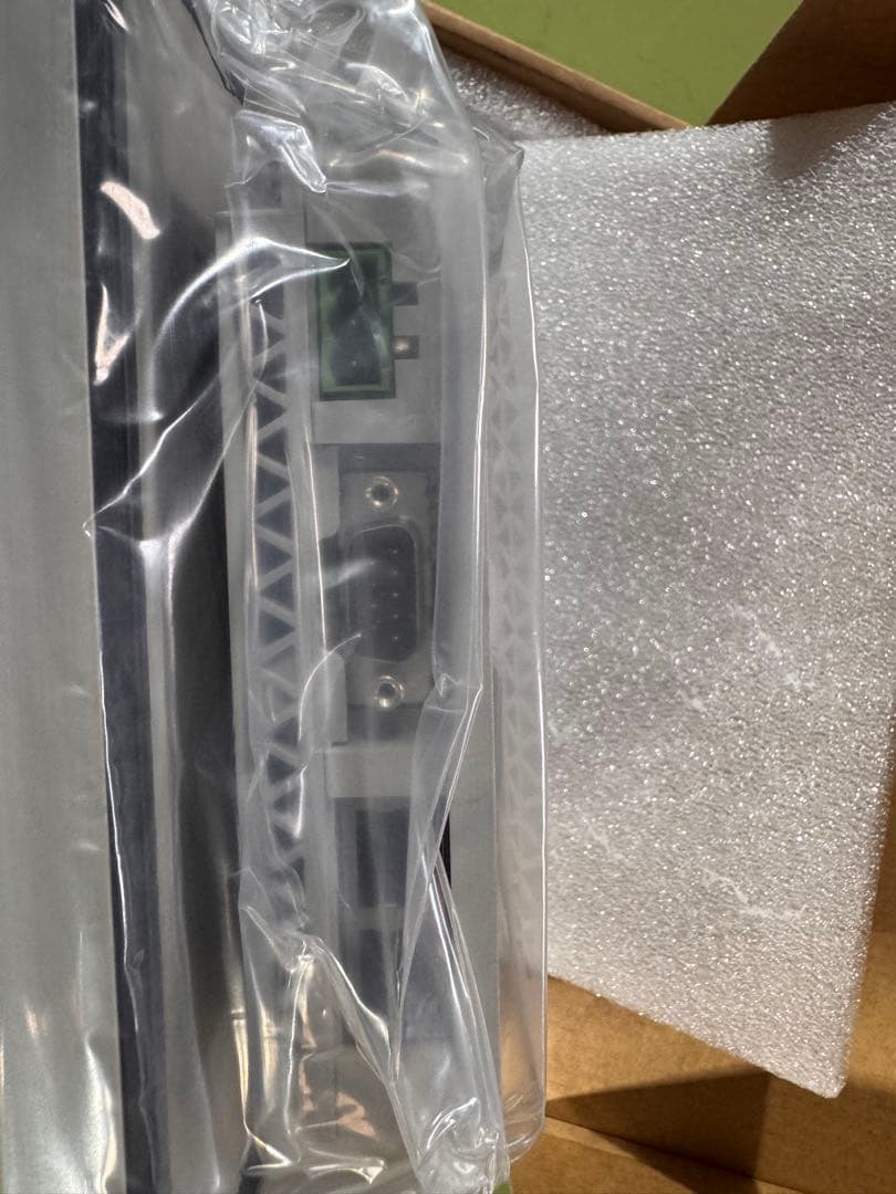 新品未使用 Pro-face タッチパネル　PFXSTM6400WADE