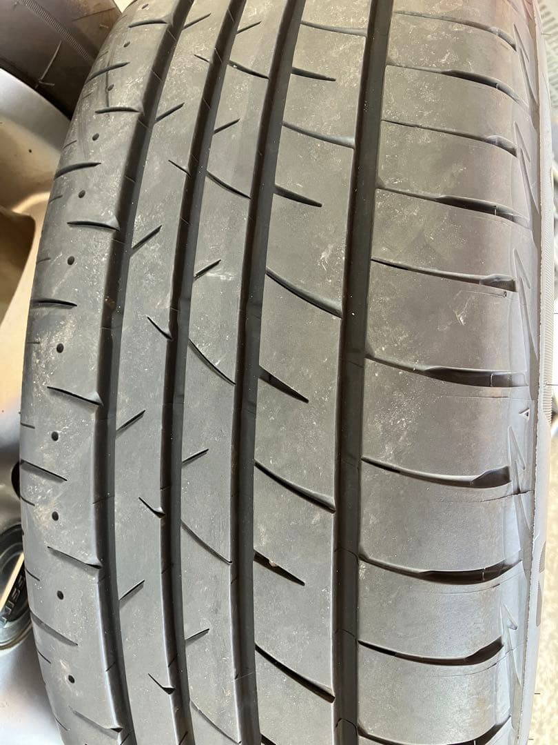 ニッサン エクストレイル 215/60R17 1／4個目
