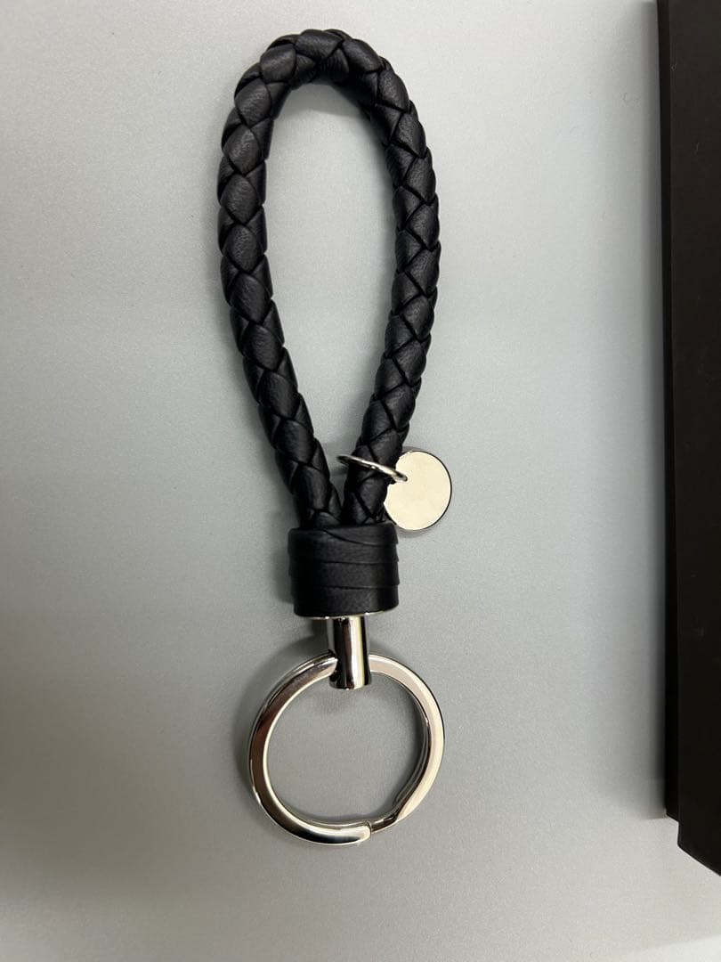新品ボッテガヴェネタ イントレチャート レザー キーリング チャーム ブラック