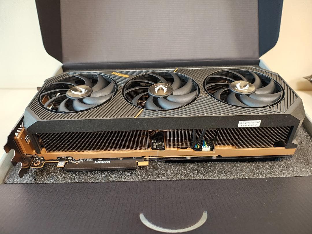 ほぼ新品 geforce RTX 5080 ZOTAC SOLID OC 16G