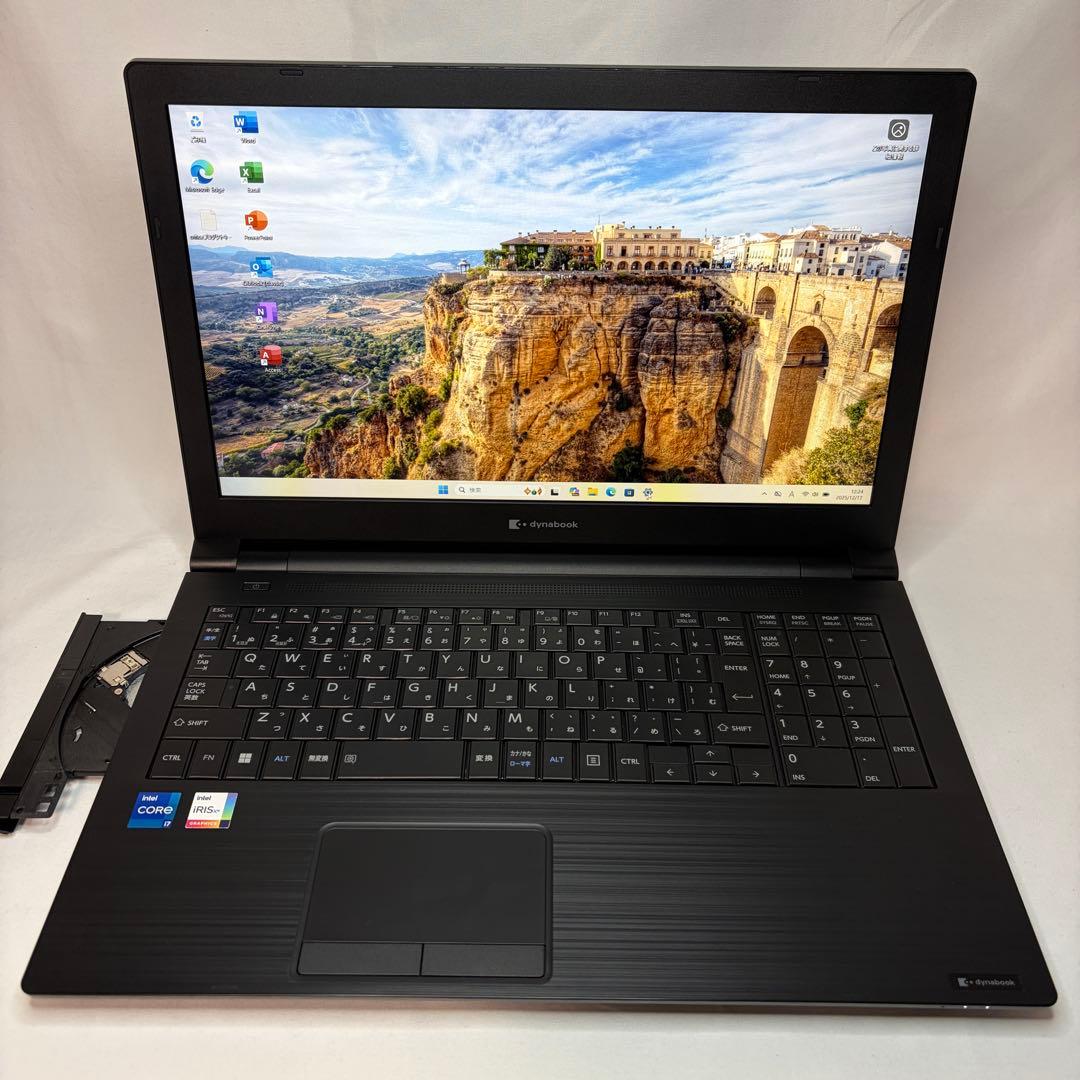 美品 dynabook B65 第11世代 i7 15.6型 フルHD オフィス