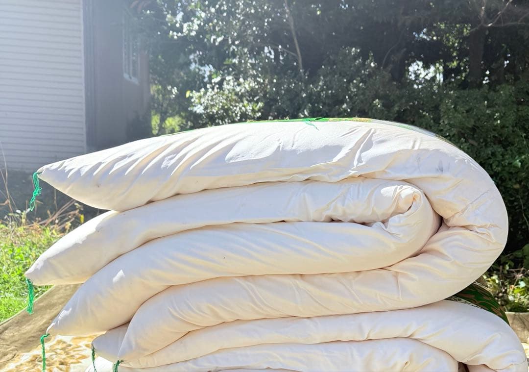 2215様感謝‼️菊と桐‼️ふかふか‼️FUTON蔵出し金蘭緞子掛けふとん未使用1枚