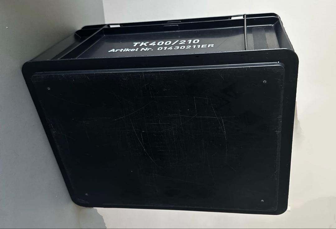 平林奈緒美 LOFT 黒プラスチックコンテナ