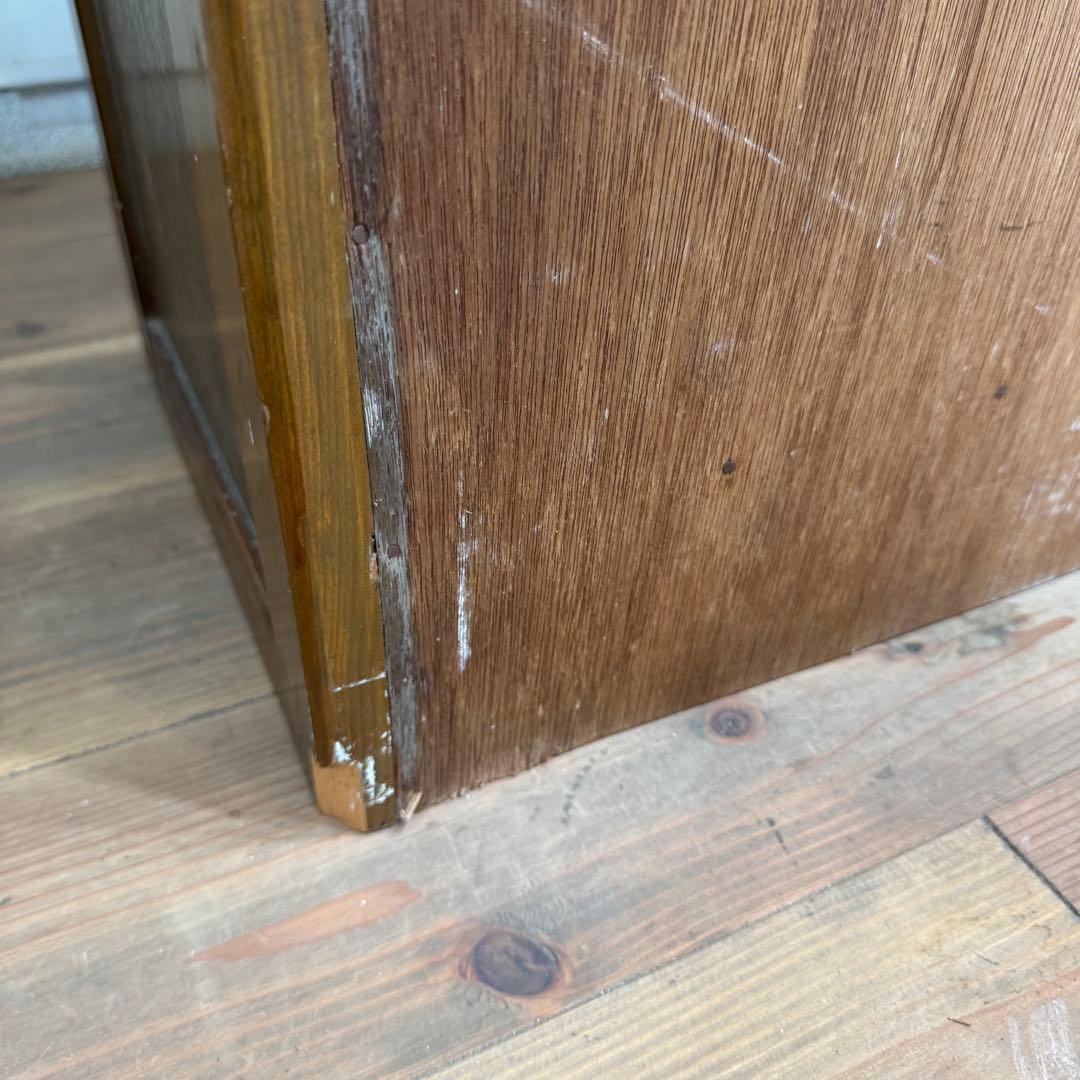 昭和レトロ　ヴィンテージ　波ガラスが素敵な木製キャビネット　本棚　食器棚　収納