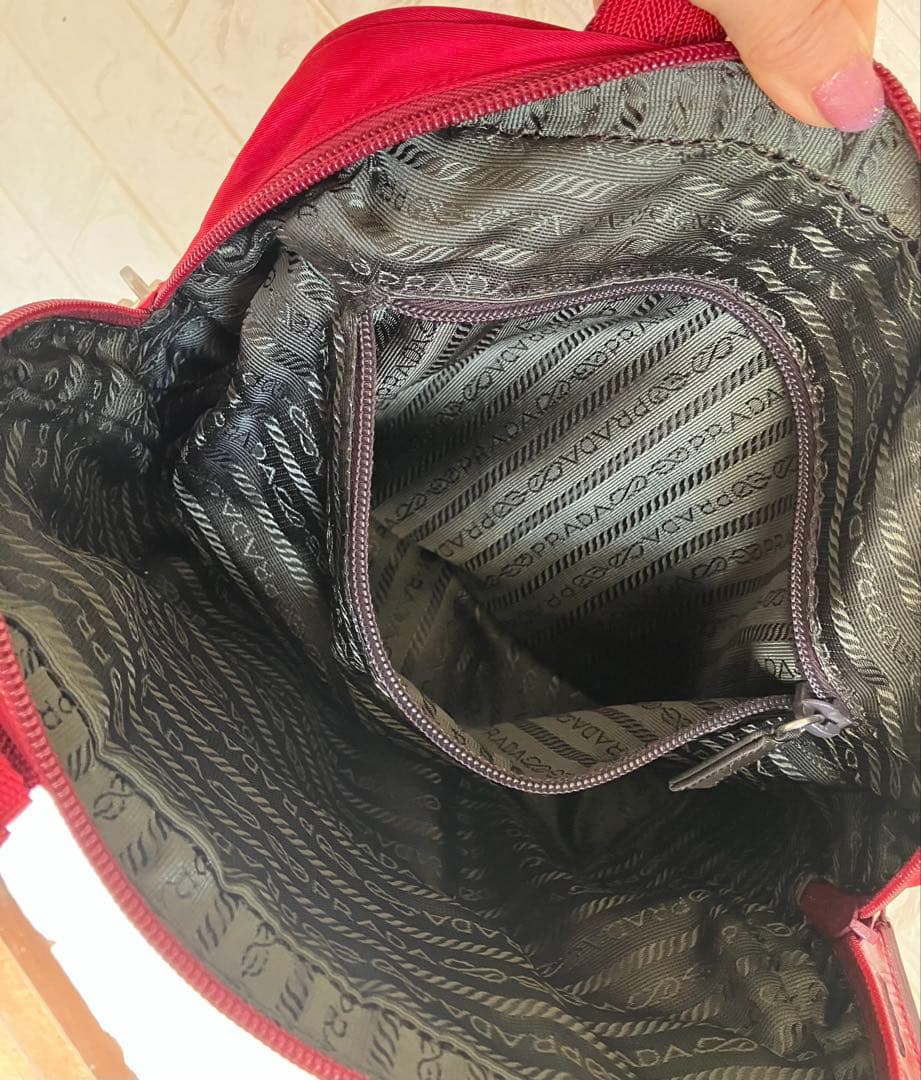 PRADA レッド　ナイロンハンドバッグ