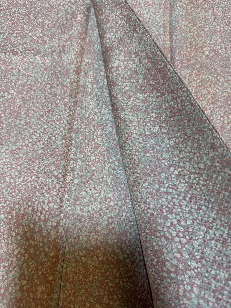 【極美品】京都老舗銘店「ゑり善」桃桜色「織疋田文様」手染めロウケツ染 小紋