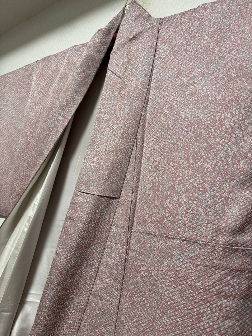 【極美品】京都老舗銘店「ゑり善」桃桜色「織疋田文様」手染めロウケツ染 小紋