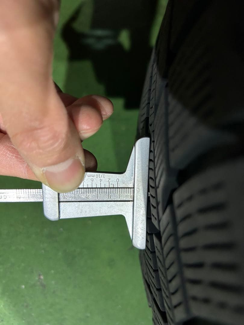 ノア 80ヨコハマスタッドレスタイヤ16インチ