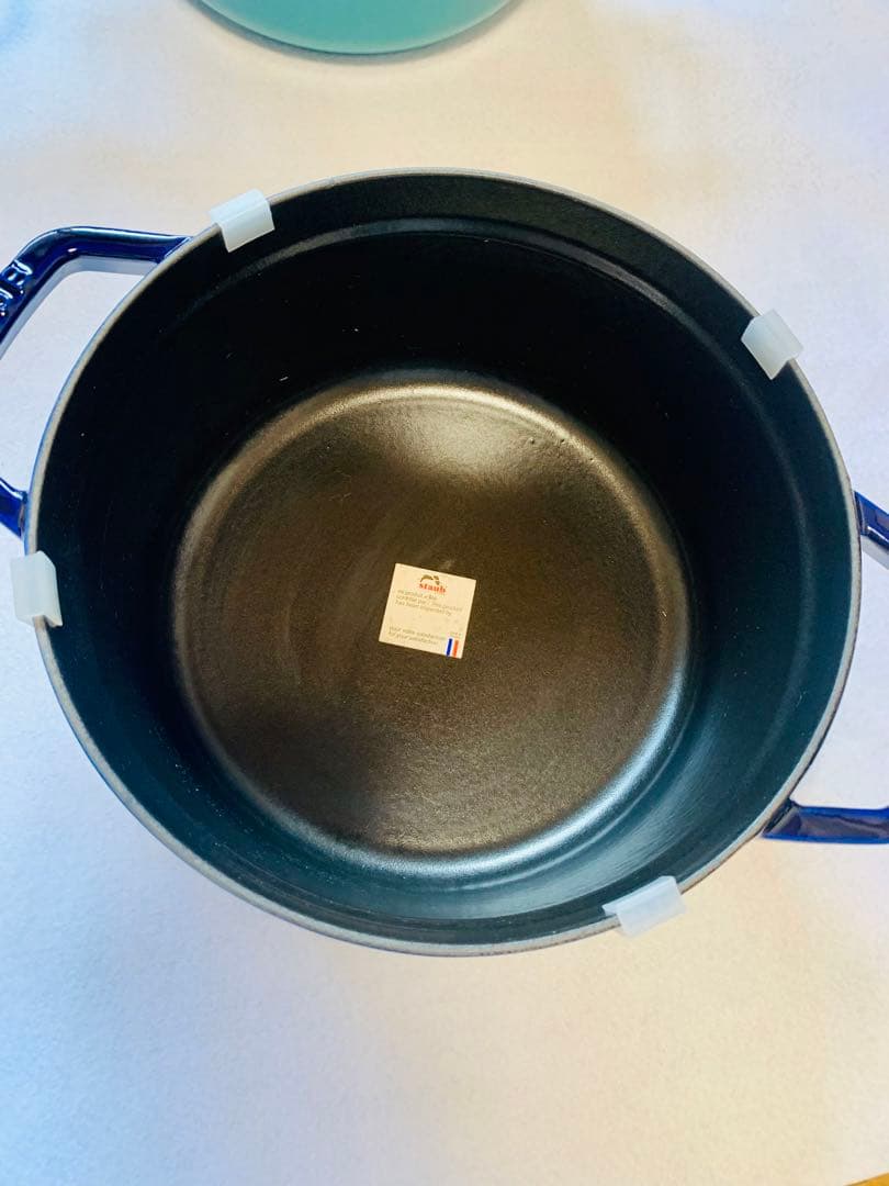 staub ストウブ 22cm 付限定版ノブ、純正品保証❗️ 旧仕様のモデル