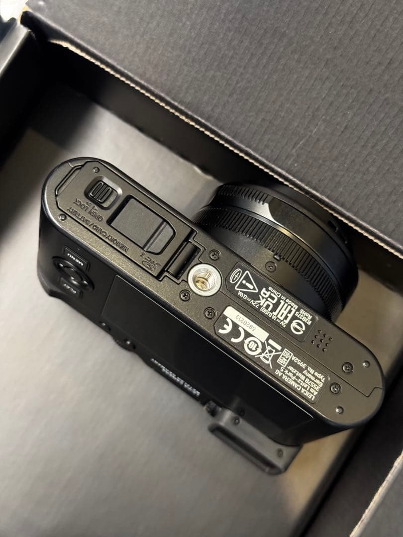 LEICA D-LUX8 付属＋アクセ多数(新品サムレストオートキャップなど)