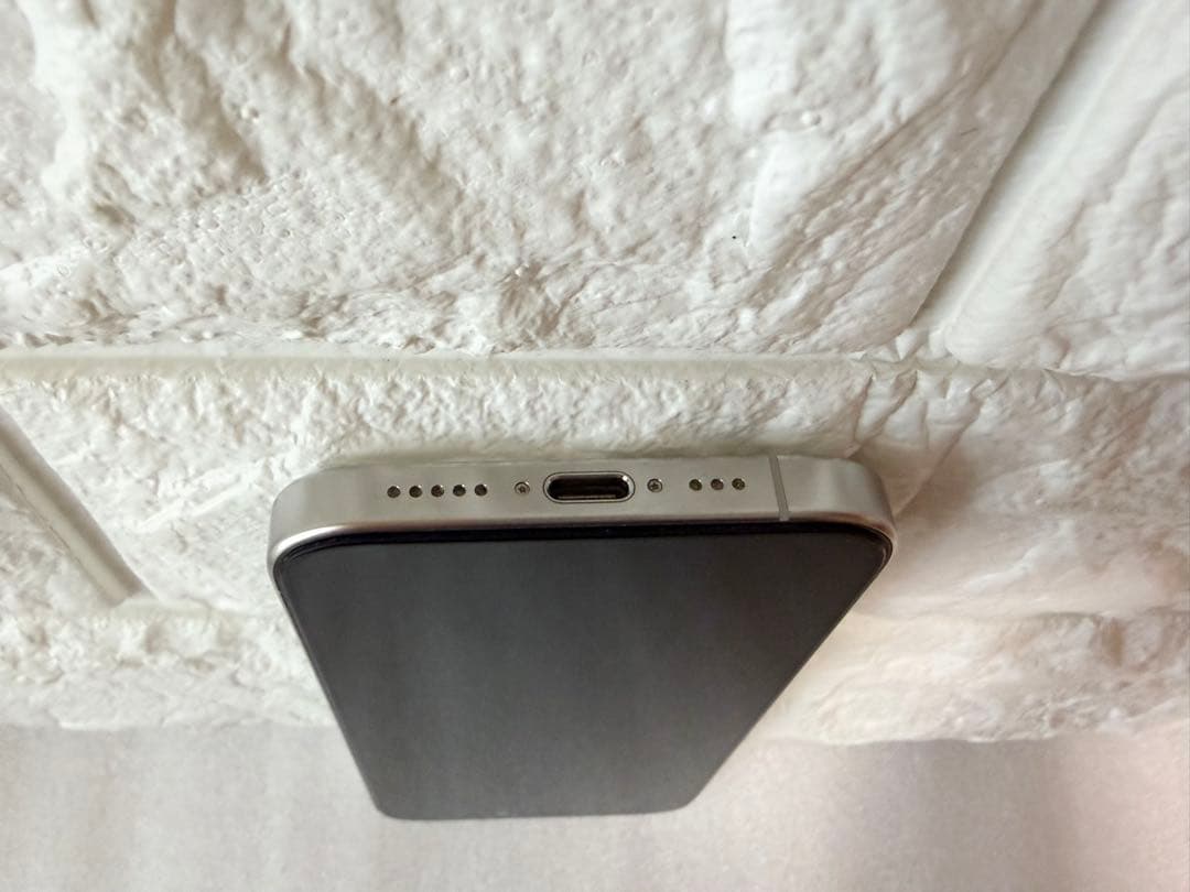 iPhone15 Pro 256GB ホワイトチタニウム 美品 SIMフリー