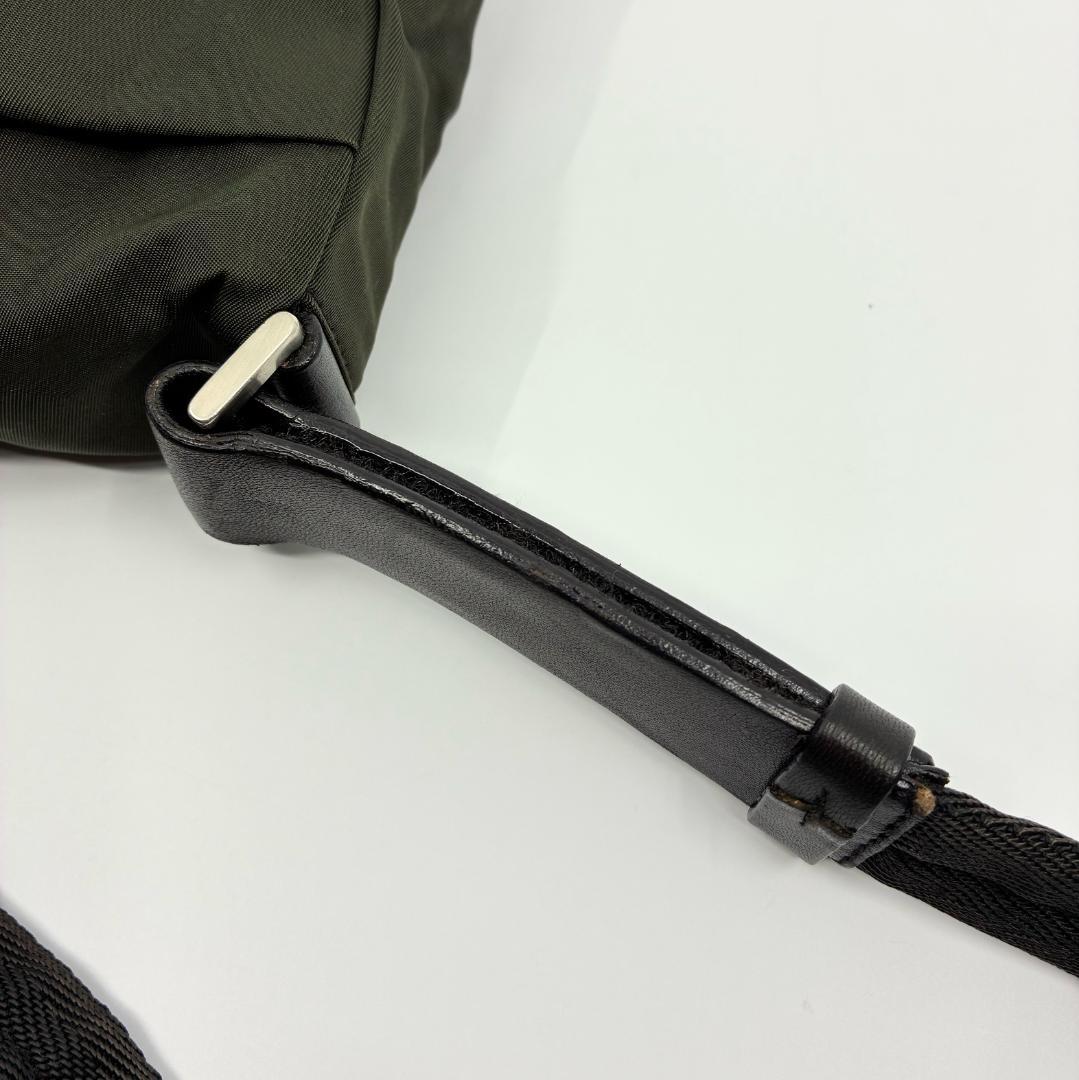 美品 PRADA プラダ ナイロン ショルダーバッグ カーキ A1359B1