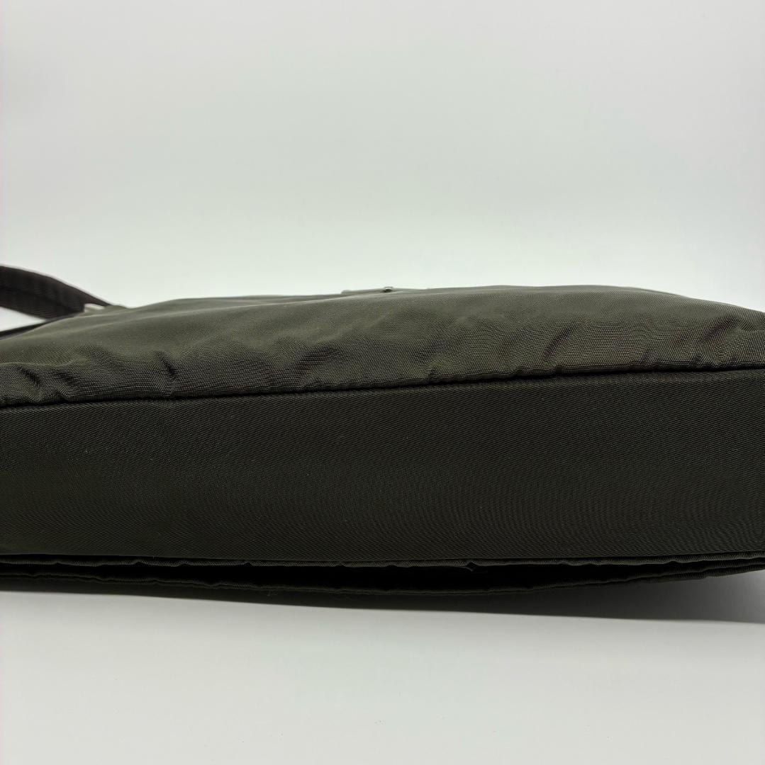 美品 PRADA プラダ ナイロン ショルダーバッグ カーキ A1359B1