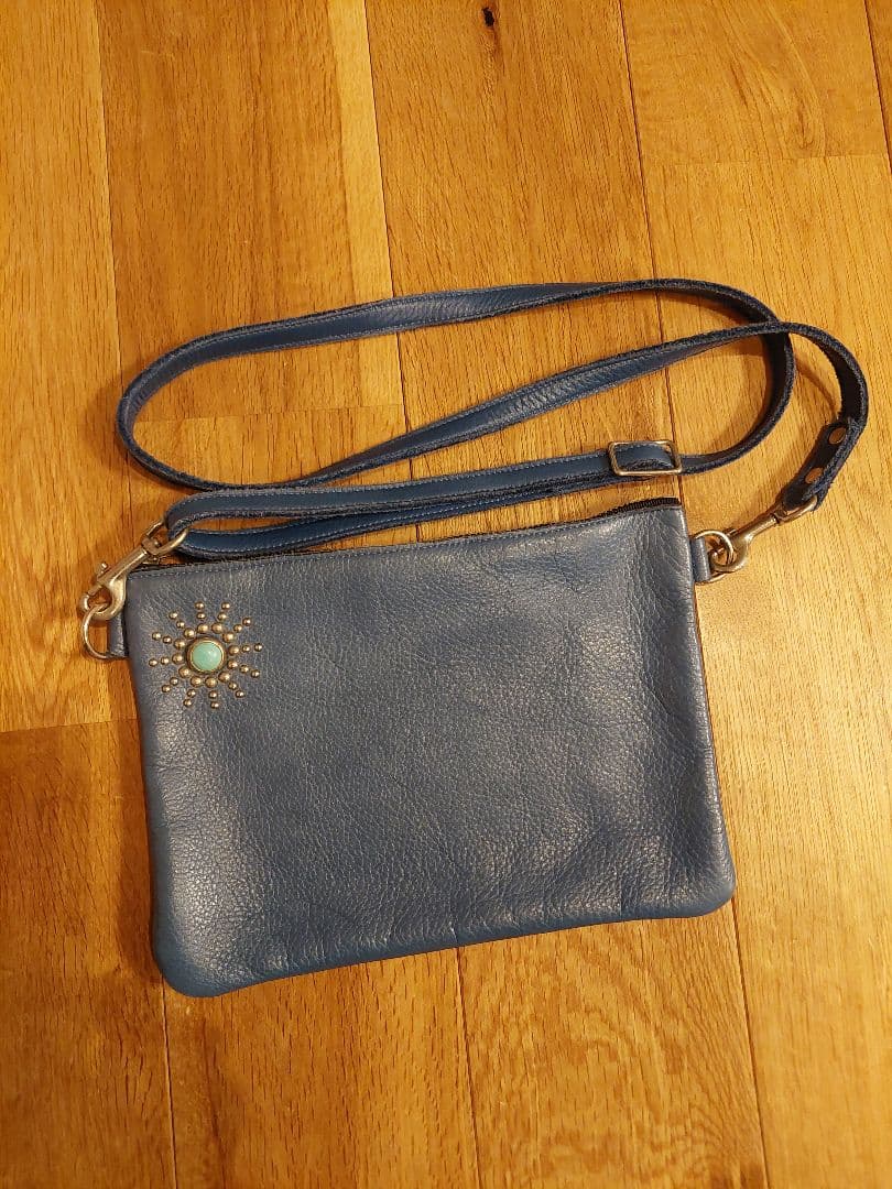 HTC　サコッシュ　ショルダーバッグ　ブルーレザー　ターコイズ　スタッズ