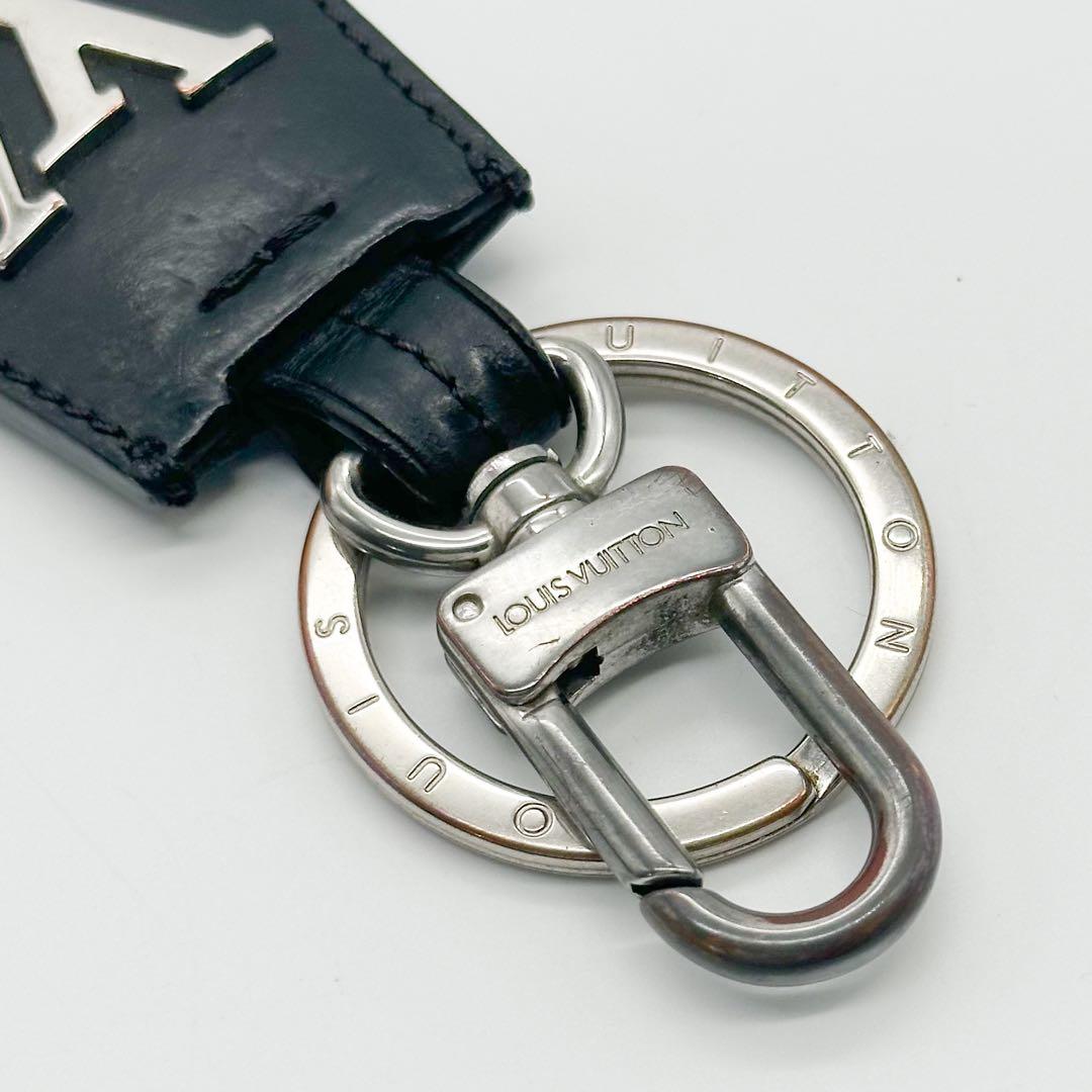 ルイヴィトン キーホルダー クロッシュ クレ ロゴ キーリング チャーム LV