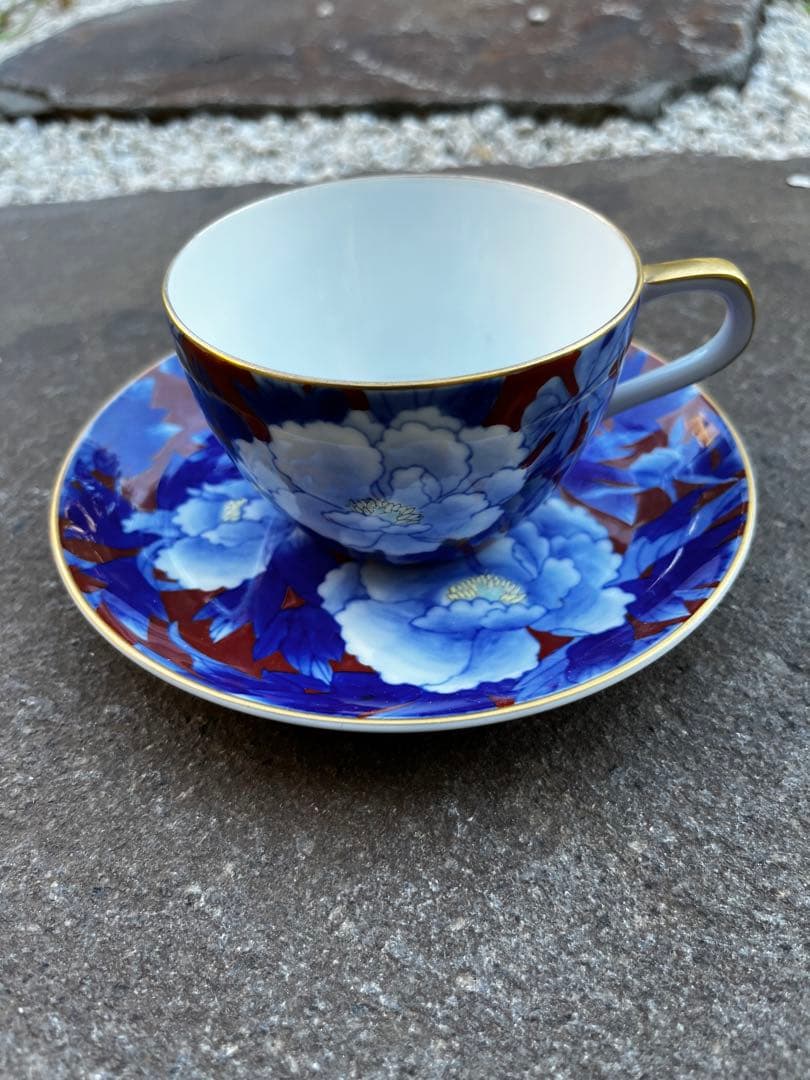 宮内庁御用達　深川製磁　コーヒーカップ&ソーサー　染錦 牡丹　金彩牡丹外赤
