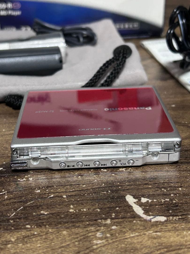 美品　稼働品　Panasonic ポータブルMDプレーヤー レッド