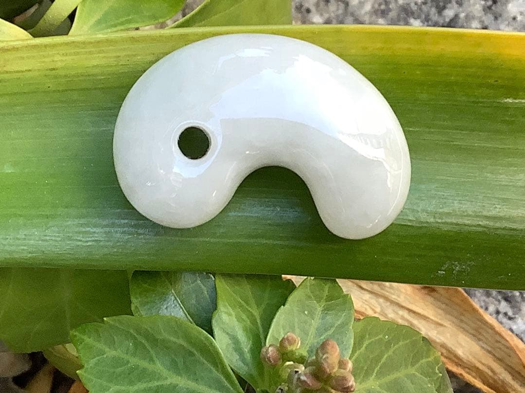 ✳50万円以上の品質‼️ 糸魚川翡翠アイスジェイド　*氷*本物　鑑別書付極上品‼️