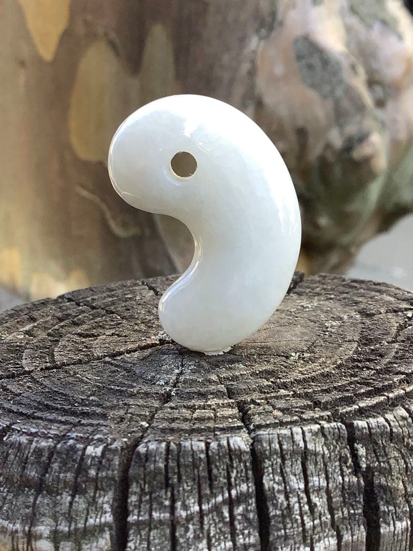 ✳50万円以上の品質‼️ 糸魚川翡翠アイスジェイド　*氷*本物　鑑別書付極上品‼️