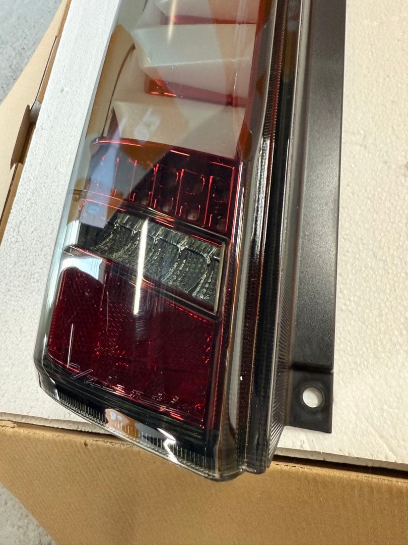 NV350 キャラバン Valenti ヴァレンティ テールランプ