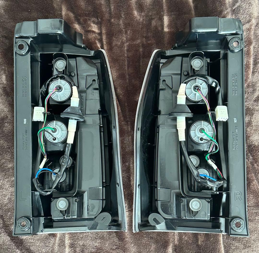 LA600S 前期 タントカスタム 純正テール 左右セット