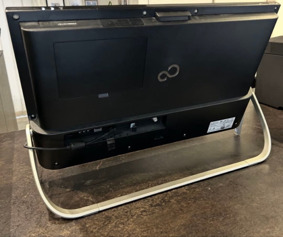 富士通　一体型デスクトップPC FMVF77B3B