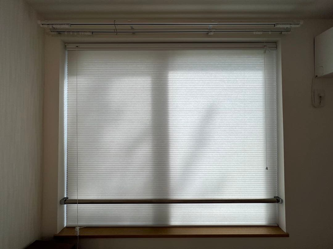 TUISS DECOR 採光トップダウンハニカムシェード