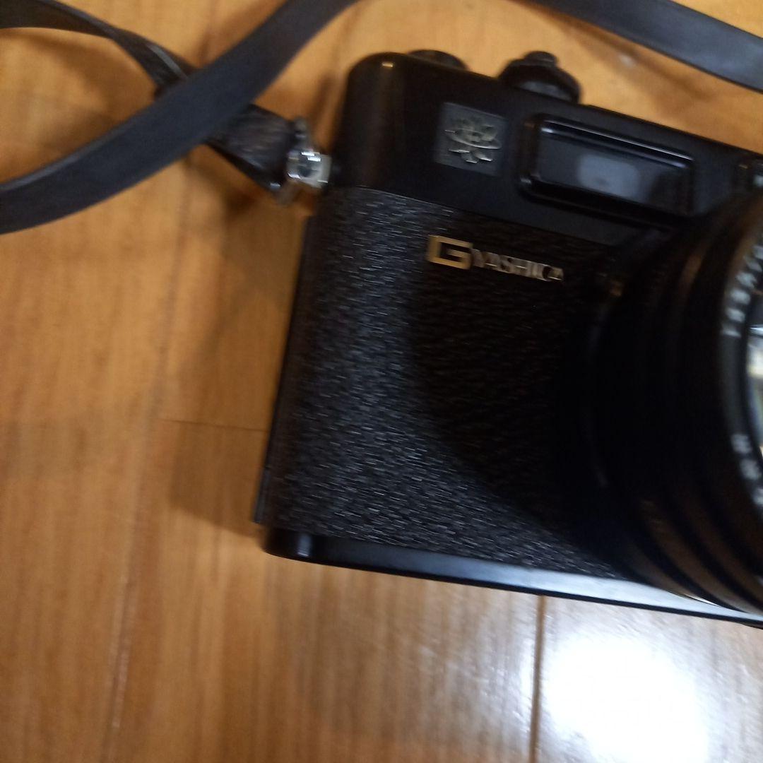 ヤシカの古いフィルムカメラ　付属品有り　　　　　インテリア等にも