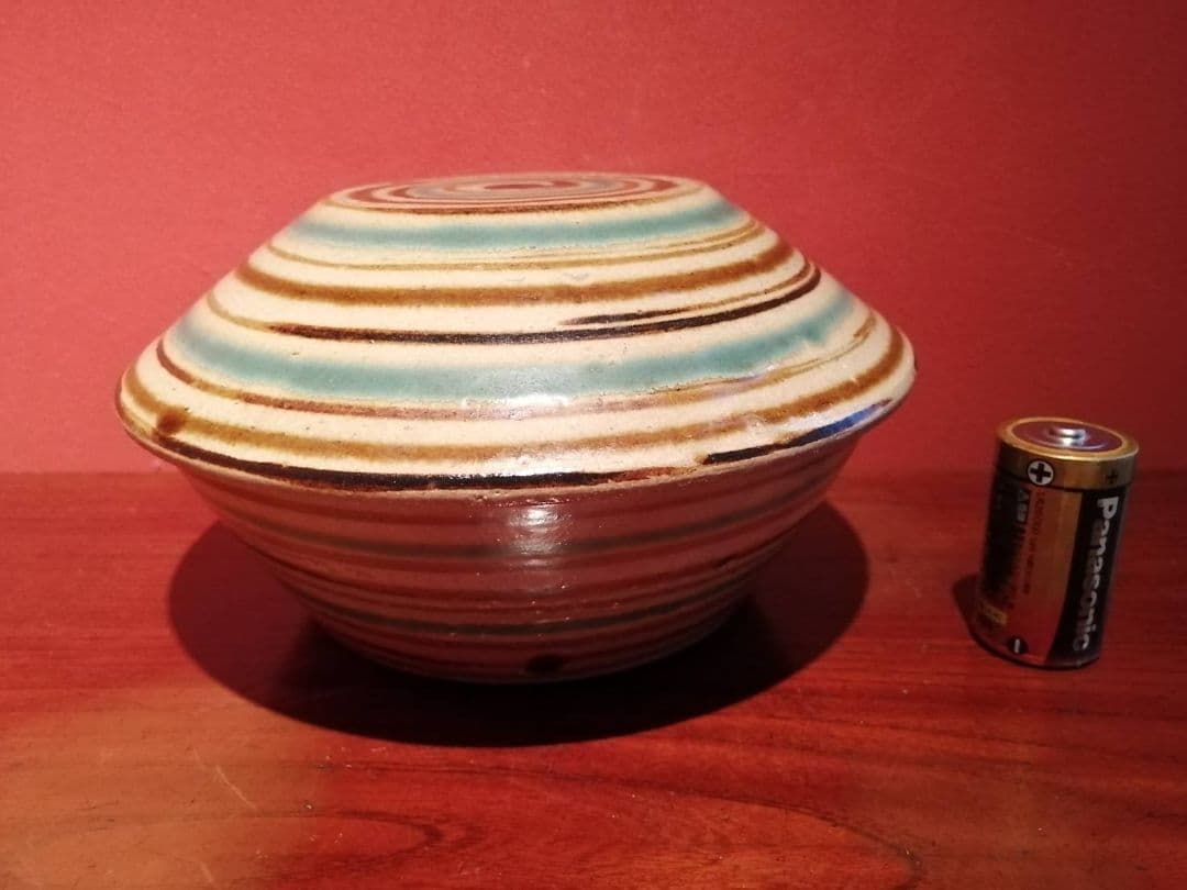 浜田庄司門窯・作　鉄絵渦文蓋物　共箱付き