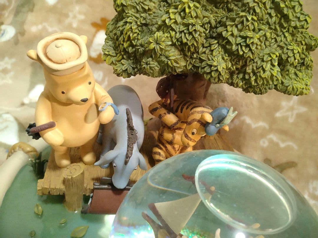 ディズニー クラシックプー 大型スノードーム オルゴール付き