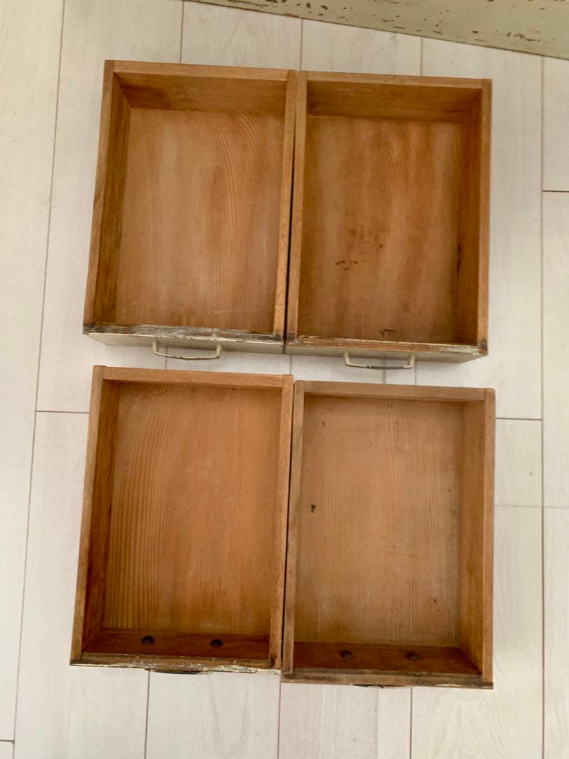 日本の古いアイボリーの水屋キャビネット　水屋　食器棚　アンティーク　昭和レトロ