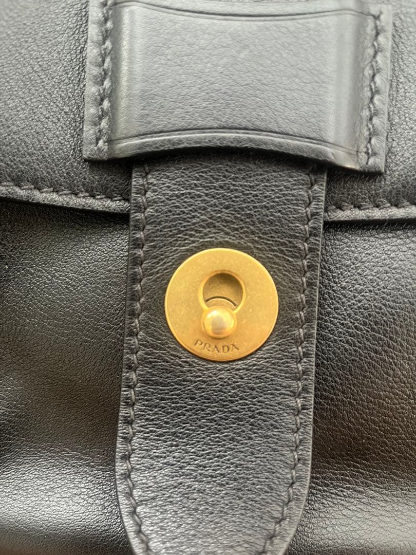 PRADA プラダ　レザー　ショルダーバッグ　ブラック　スクエア