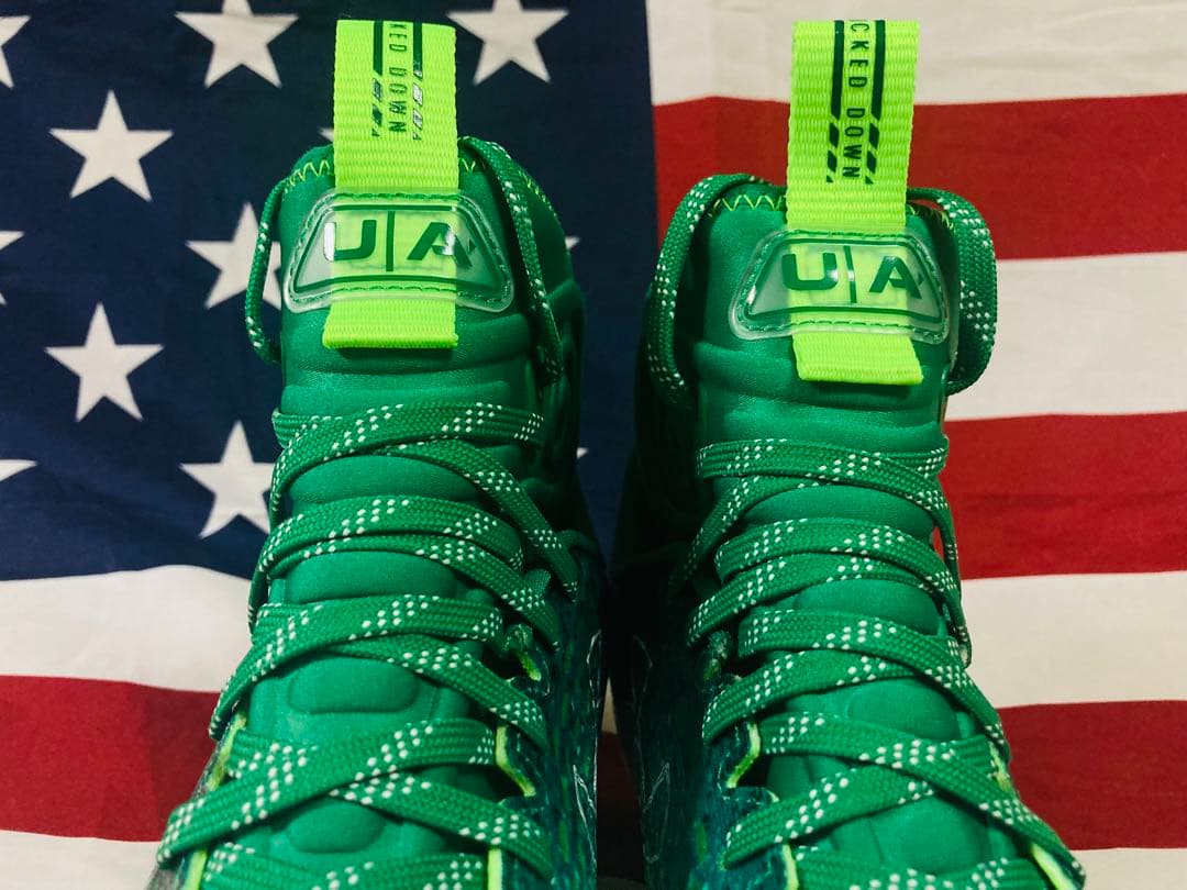 UA Spotlight Green アンダーアーマー アメフト　スポットライト