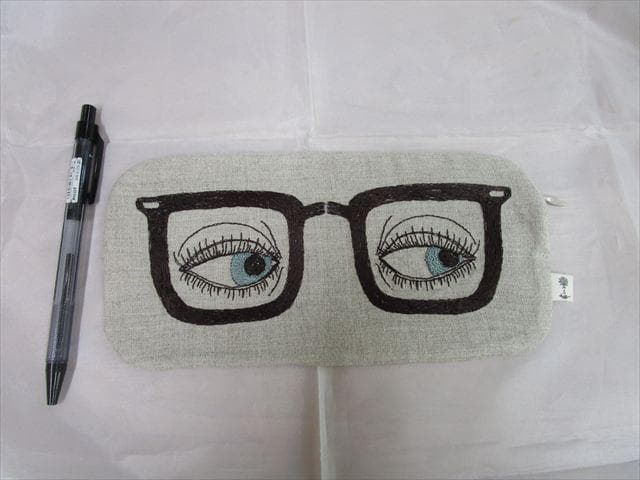 コーラル＆タスク「メガネと目の刺繍」ポーチ（リネン裏地・天ジッパー付） N91