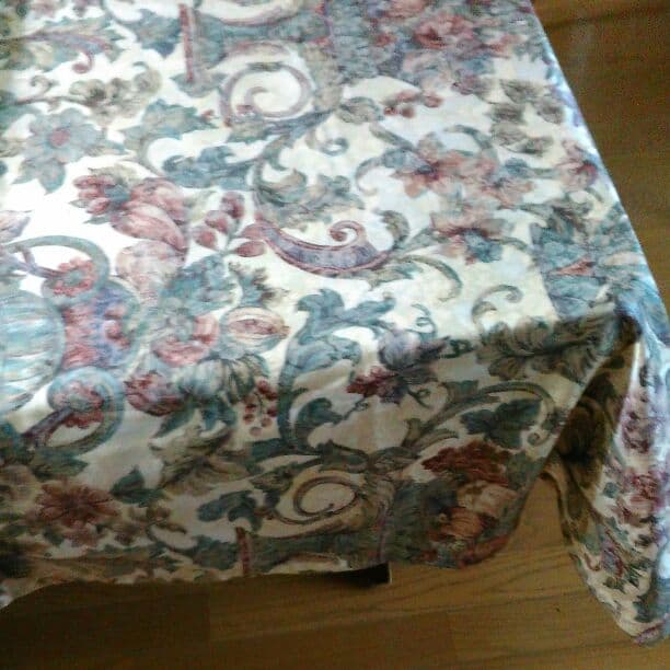 とっても素敵な　テーブルクロス