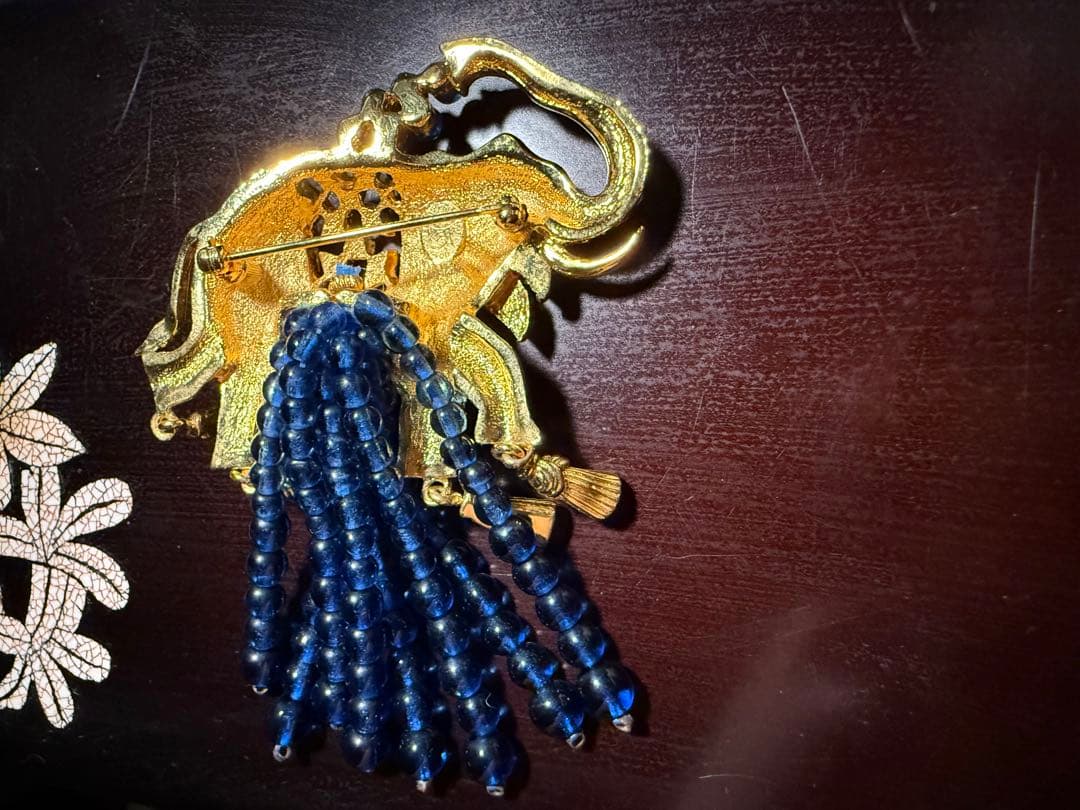 レア　エリザベステイラーデザイン　エイボン　ブローチ