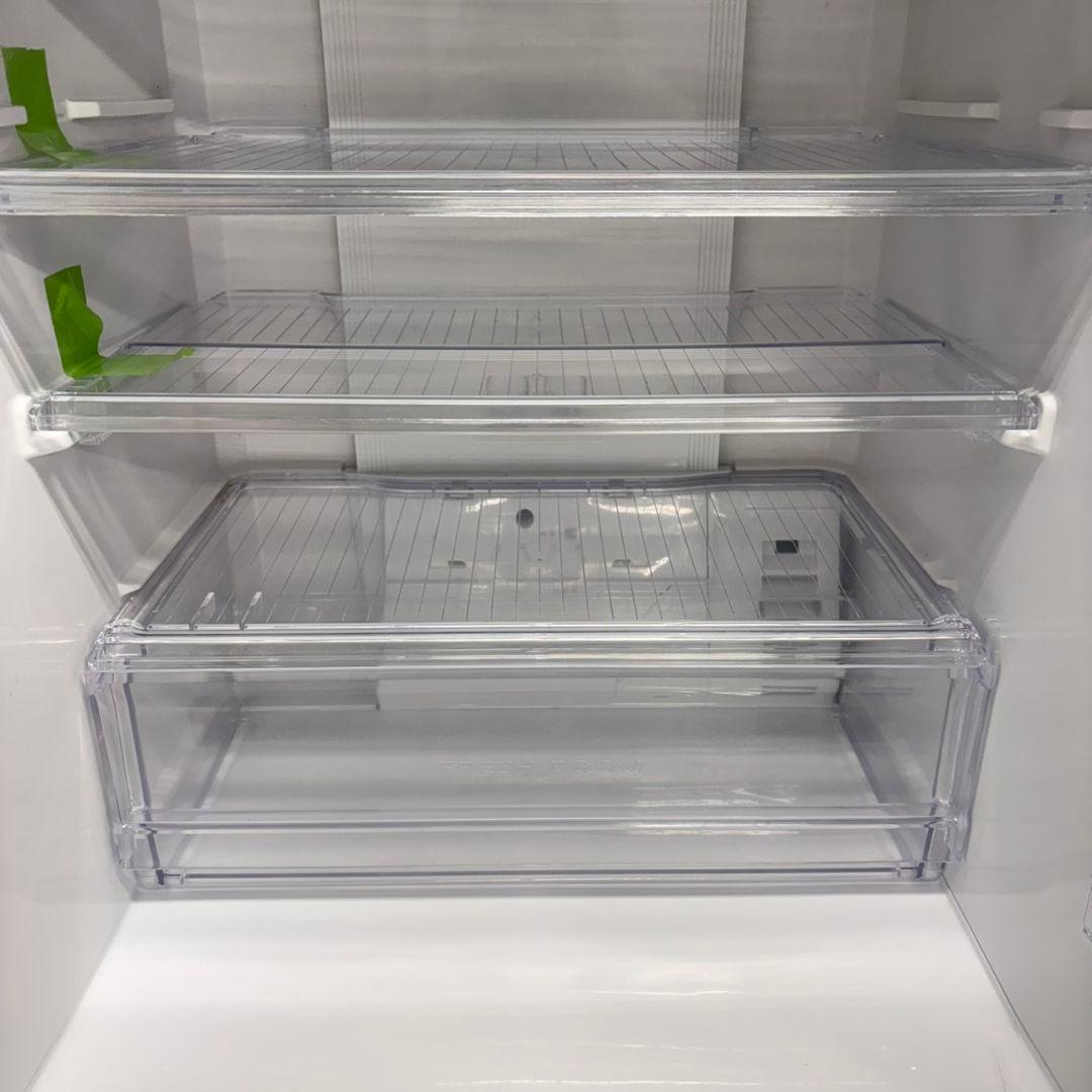 658 関東配送無料　東京発　大型冷蔵庫　右開き　300Ｌ強　家庭用　シルバー